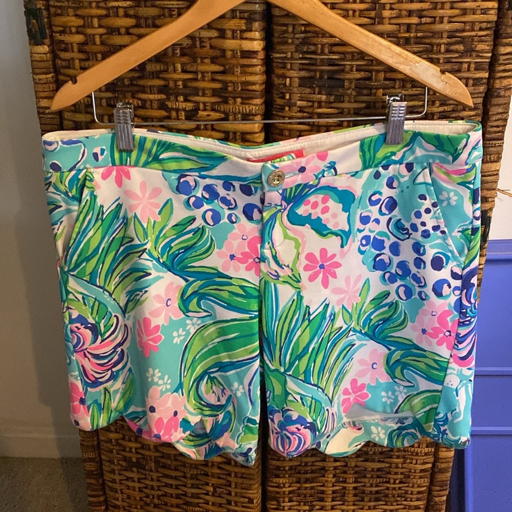 Lilly Pulitzer Darci 7” scallop shorts